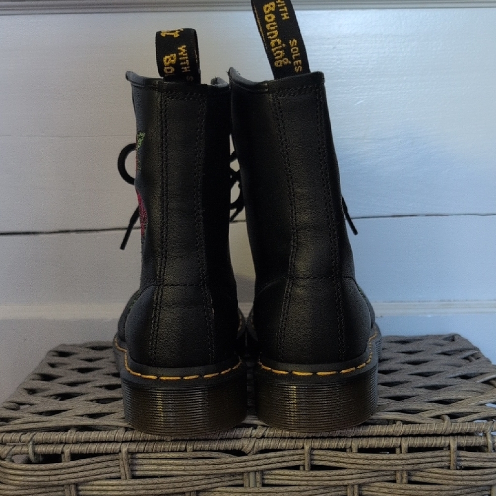 Black Floral Embroidered Women's Boots - Picture 3 of 4